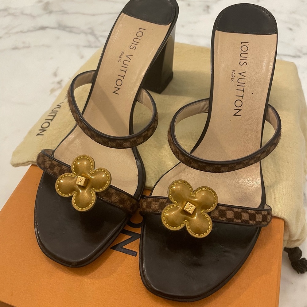 Women’s Louis Vuitton Damier Sandals Size 38